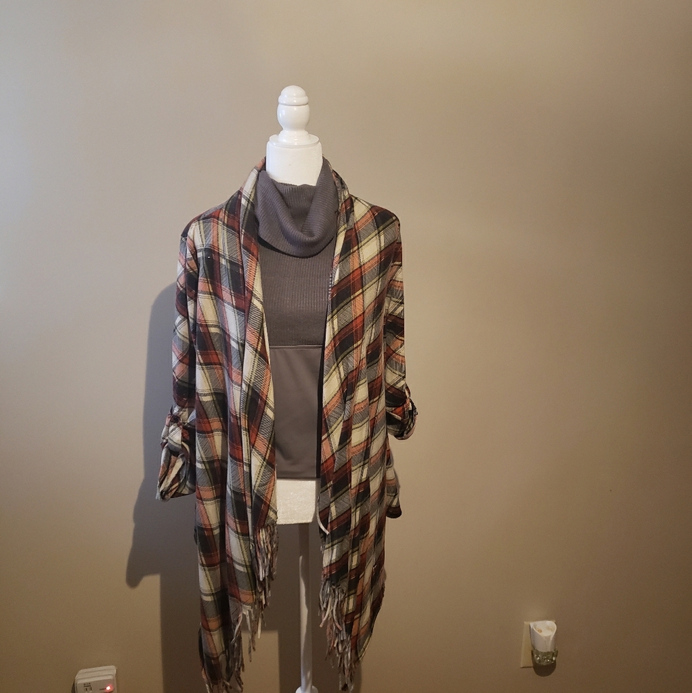 Twin set turtle neck  and fringe  flannel topper